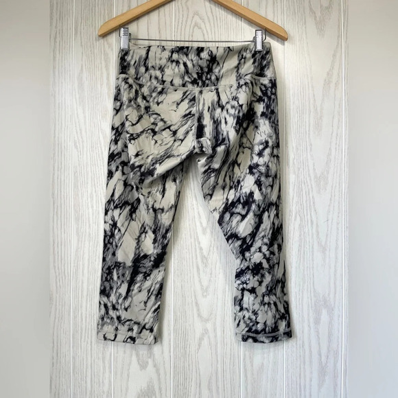LULULEMON WUNDER UNDER MARBLE GRANITE BLACK MOJAVE CROP LEGGINGS PANTS SIZE 8 - Picture 3 of 6